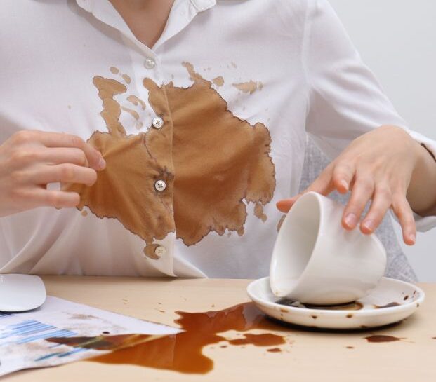 Como remover manchas de café
