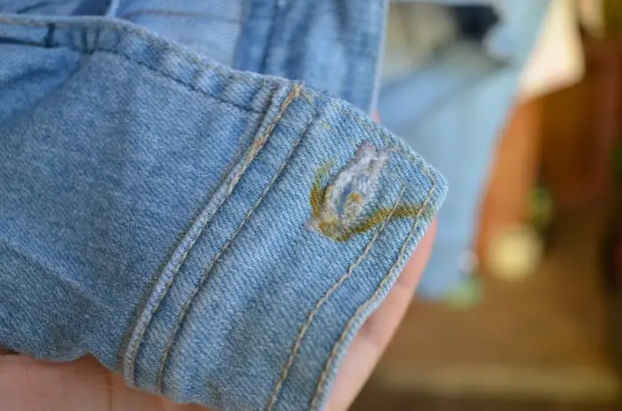 Botão de aço causa ferrugem em roupas: como evitar?